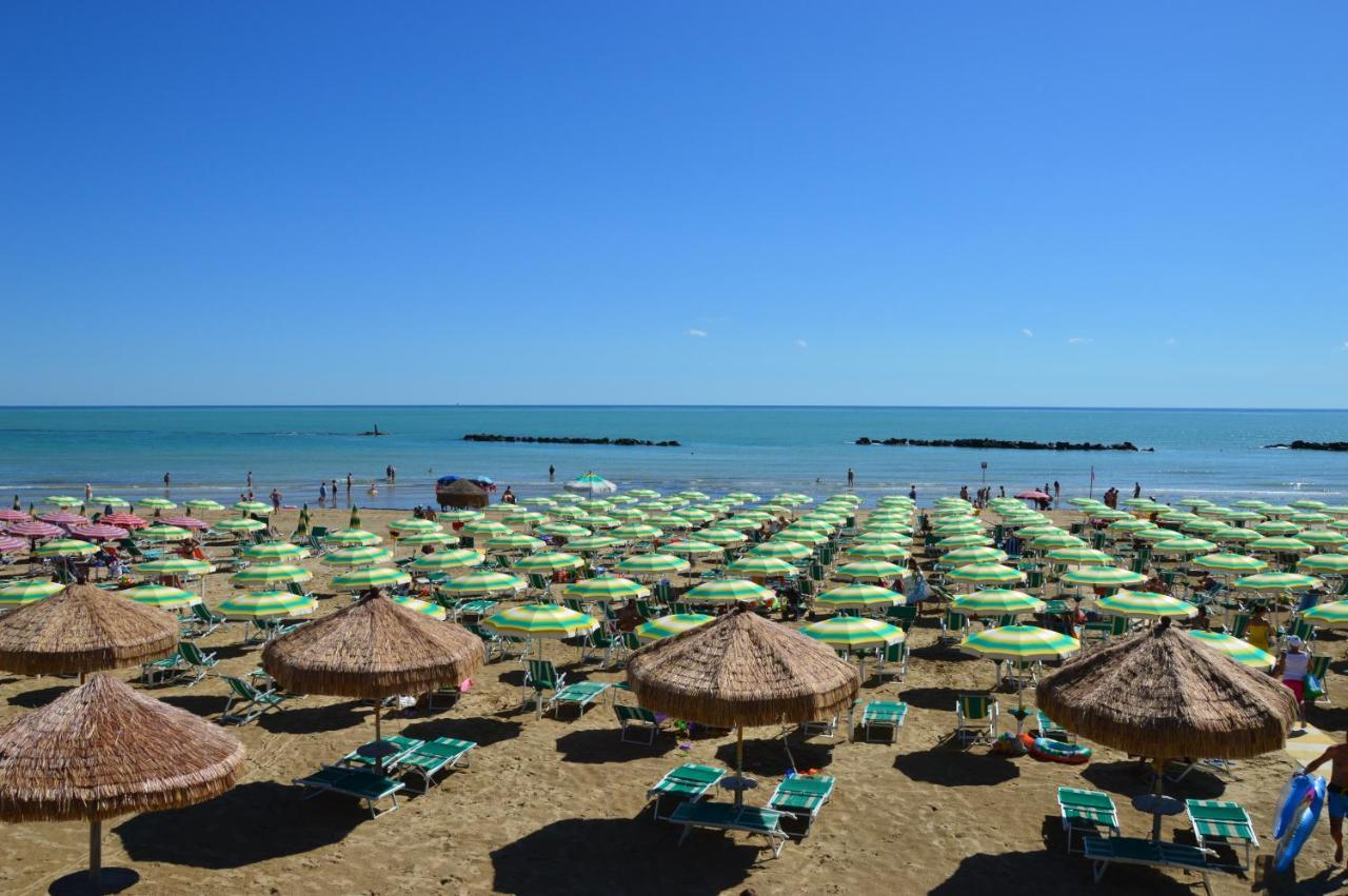 Case Vacanze Blue Bay Resort Roseto Degli Abruzzi Luaran gambar