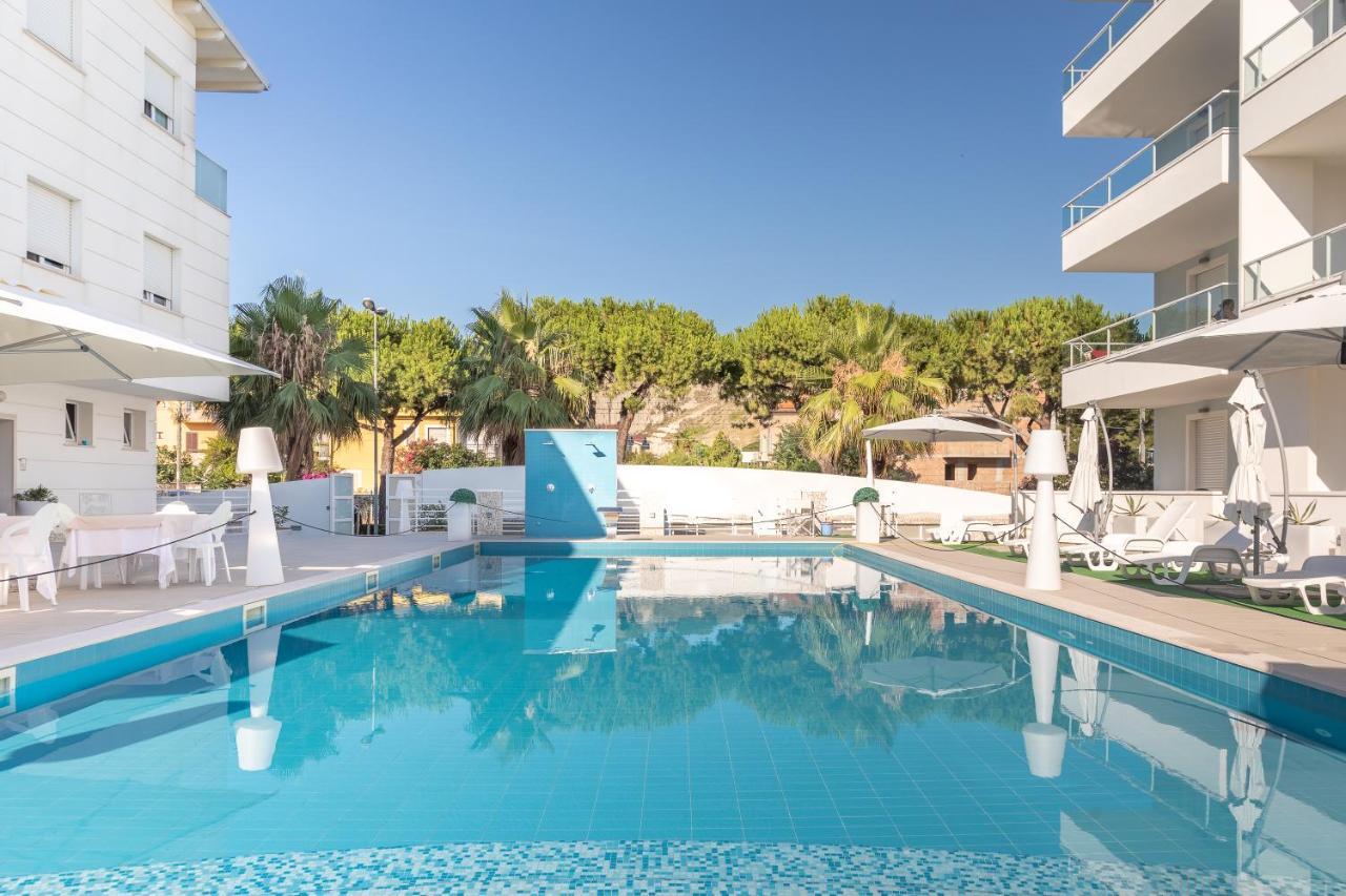 Case Vacanze Blue Bay Resort Roseto Degli Abruzzi Luaran gambar