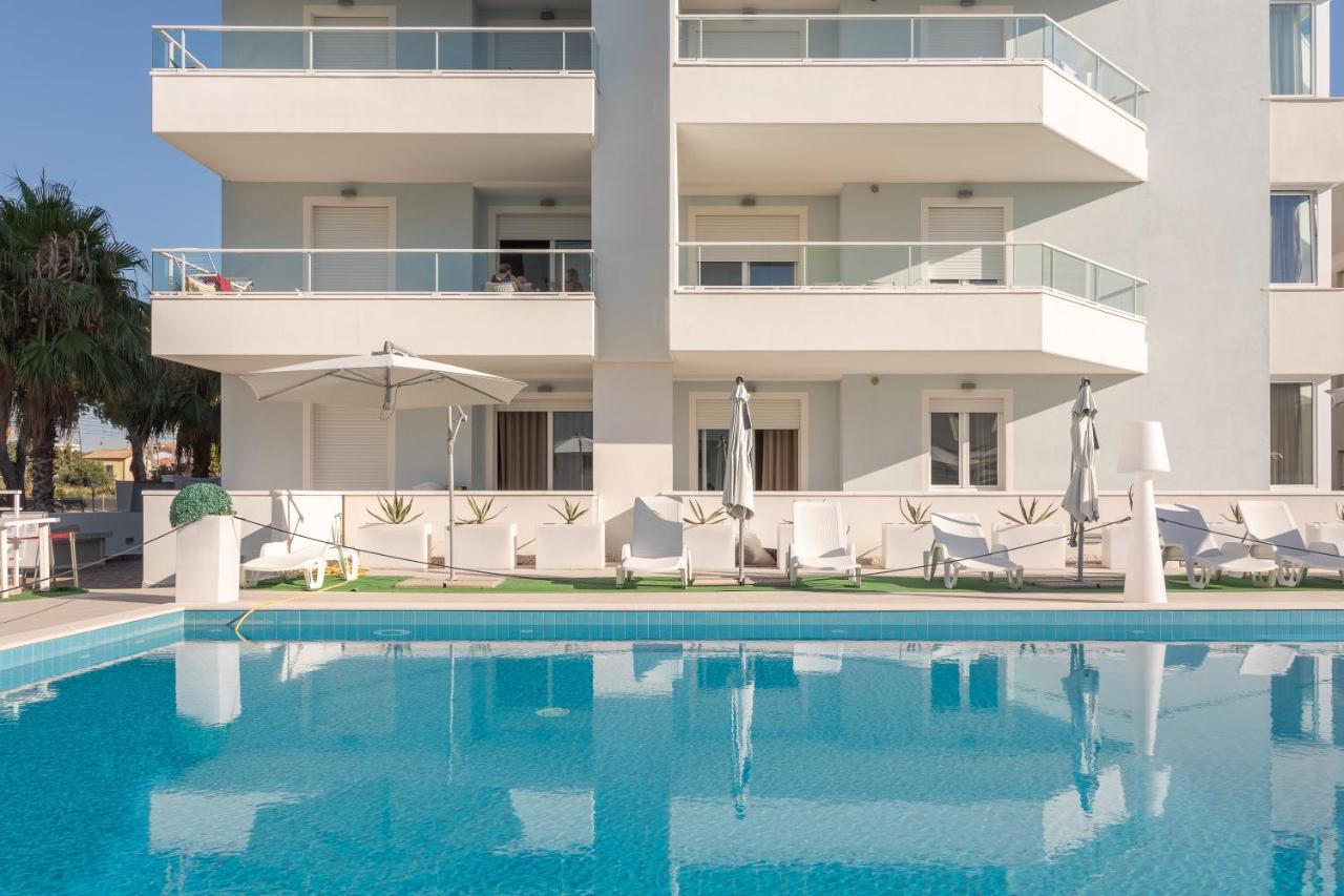 Case Vacanze Blue Bay Resort Roseto Degli Abruzzi Luaran gambar