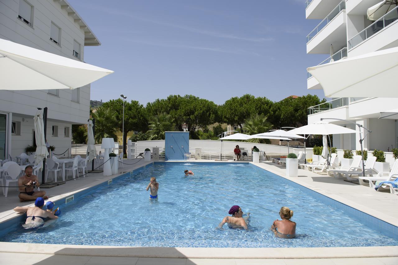 Case Vacanze Blue Bay Resort Roseto Degli Abruzzi Luaran gambar