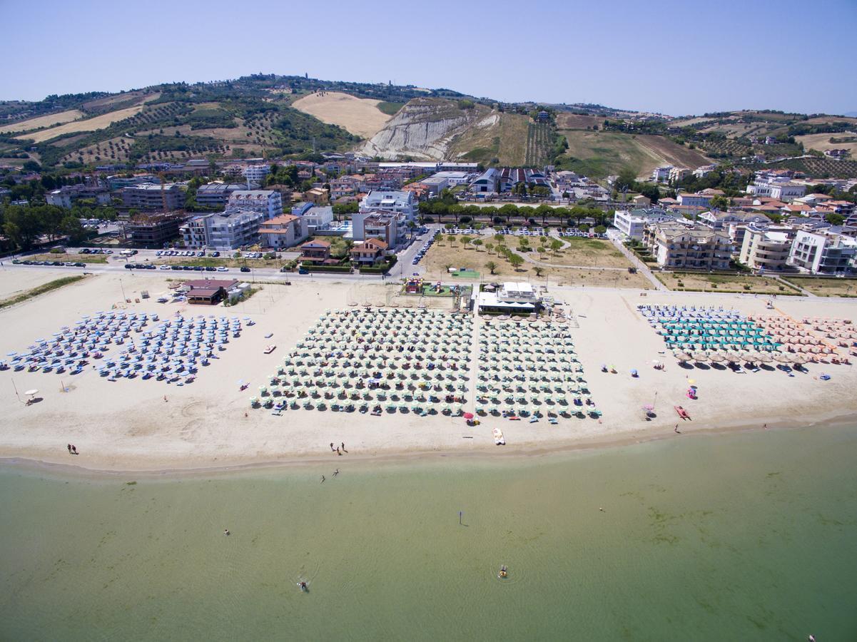 Case Vacanze Blue Bay Resort Roseto Degli Abruzzi Luaran gambar