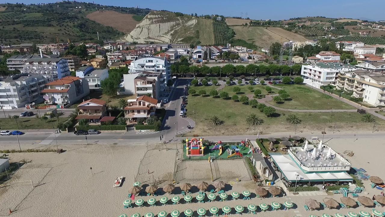 Case Vacanze Blue Bay Resort Roseto Degli Abruzzi Luaran gambar